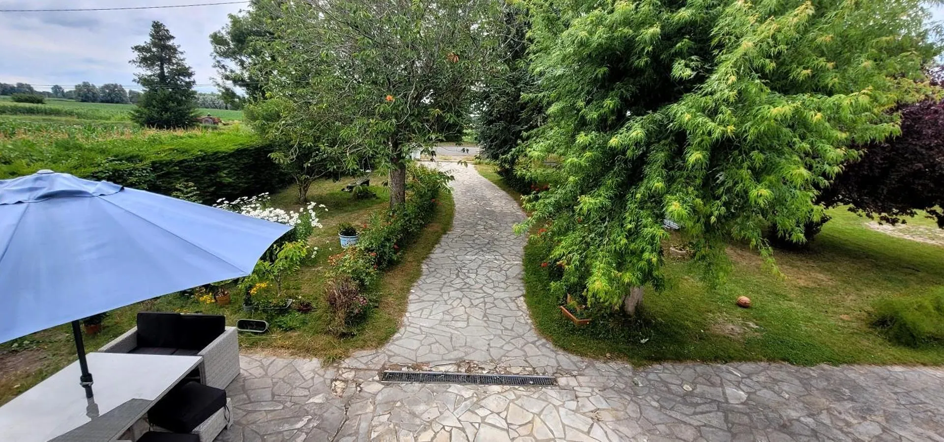 Belle Maison De Vacances Entre Saint-Malo Et Mont-Saint-Michel. Le Clos Fleuri Hébergement de vacances