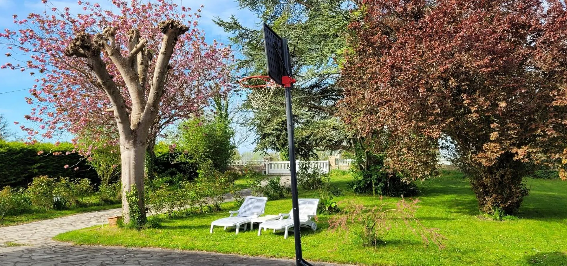Дом отдыха Belle Maison De Vacances Entre Saint-Malo Et Mont-Saint-Michel. Le Clos Fleuri